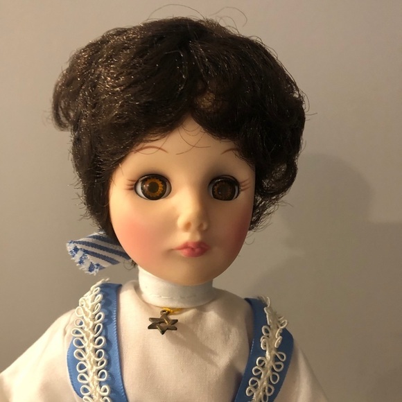 Effanbee Dolls From Countries - Picture 11 of 16
